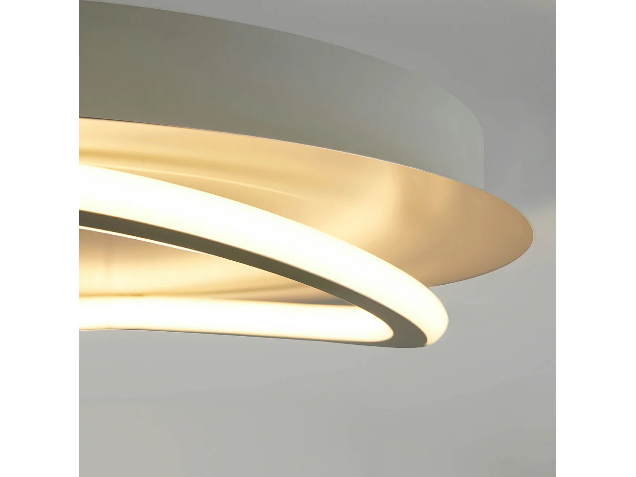 Plafonnier rond blanc boucle LED futuriste - Maori