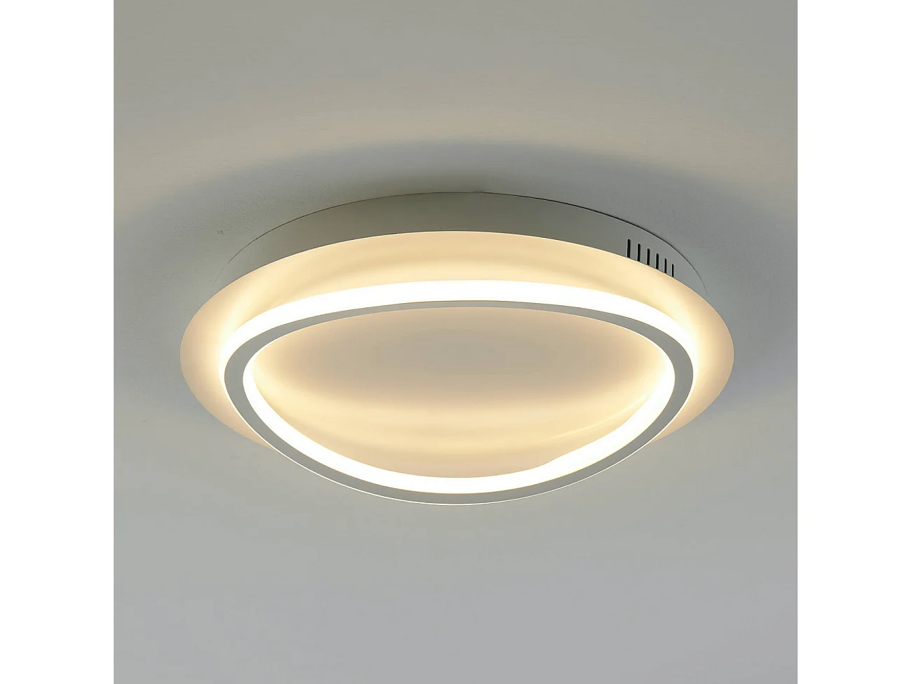Plafonnier rond blanc boucle LED futuriste - Maori