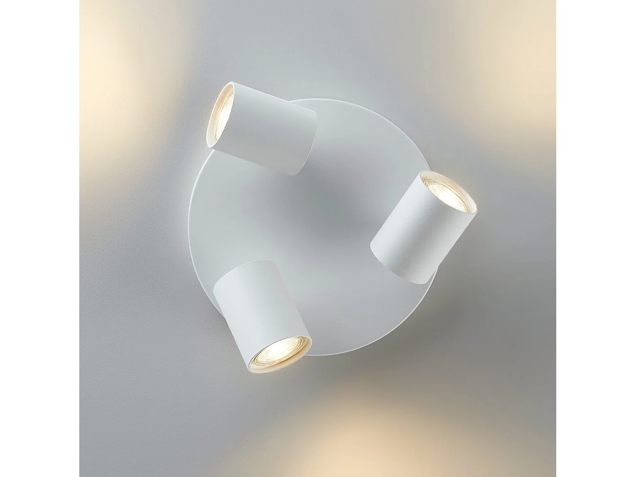 Plafonnier blanc trois spots orientables - Lima