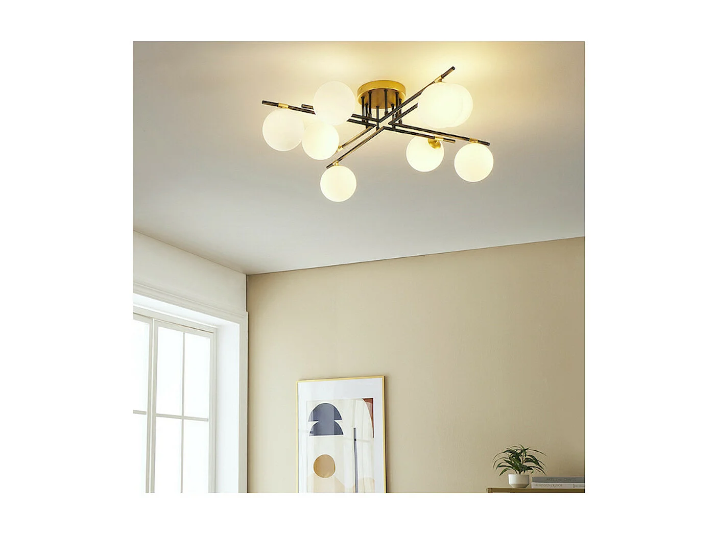 Grand plafonnier chaleureux noir et doré à 8 verres blancs - Mattina