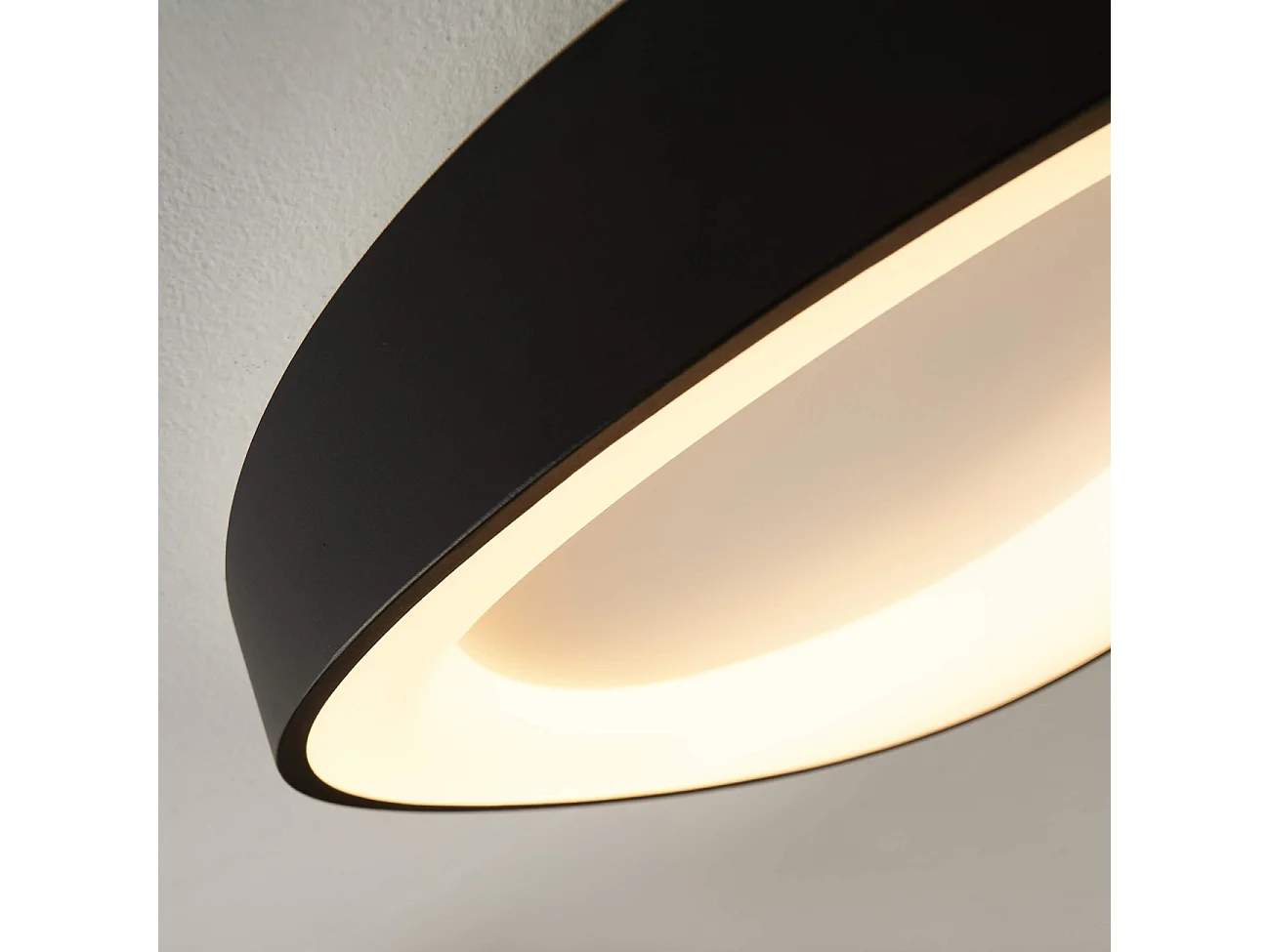 Plafonnier rond noir discret LED compatible avec variateur - Belina