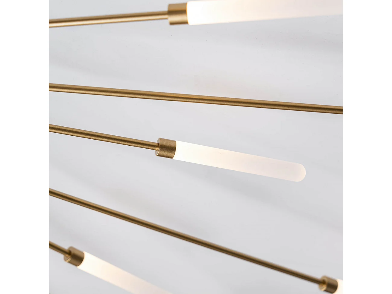 Grand plafonnier laiton bras LED forme de soleil - Isco