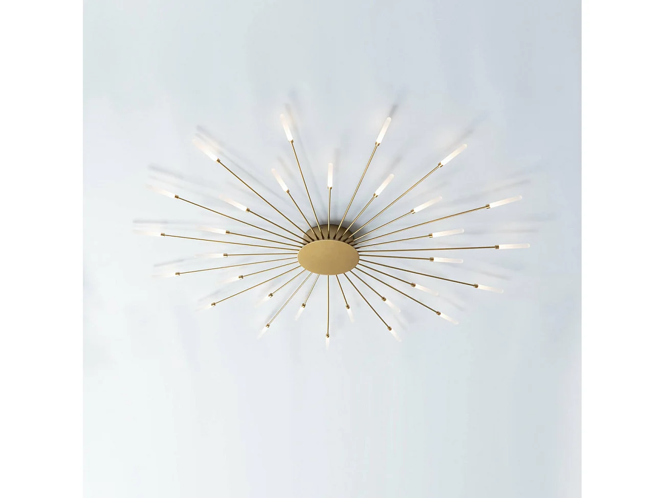 Grand plafonnier laiton bras LED forme de soleil - Isco