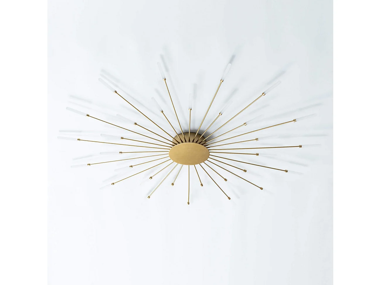 Grand plafonnier laiton bras LED forme de soleil - Isco