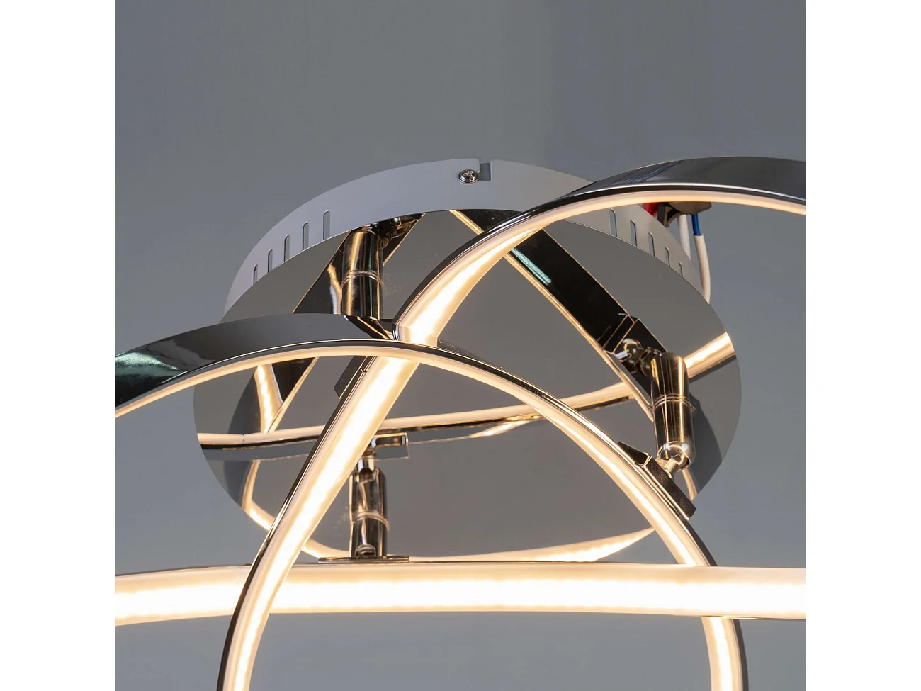 Plafonnier LED design 3 boucles chromé - Acht