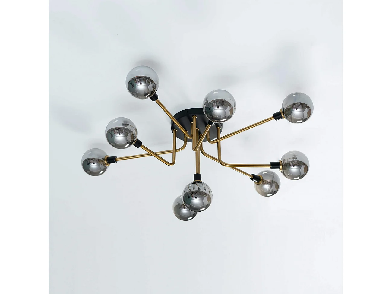 Plafonnier moderne noir et doré 9 boules en verre ambré - Merano
