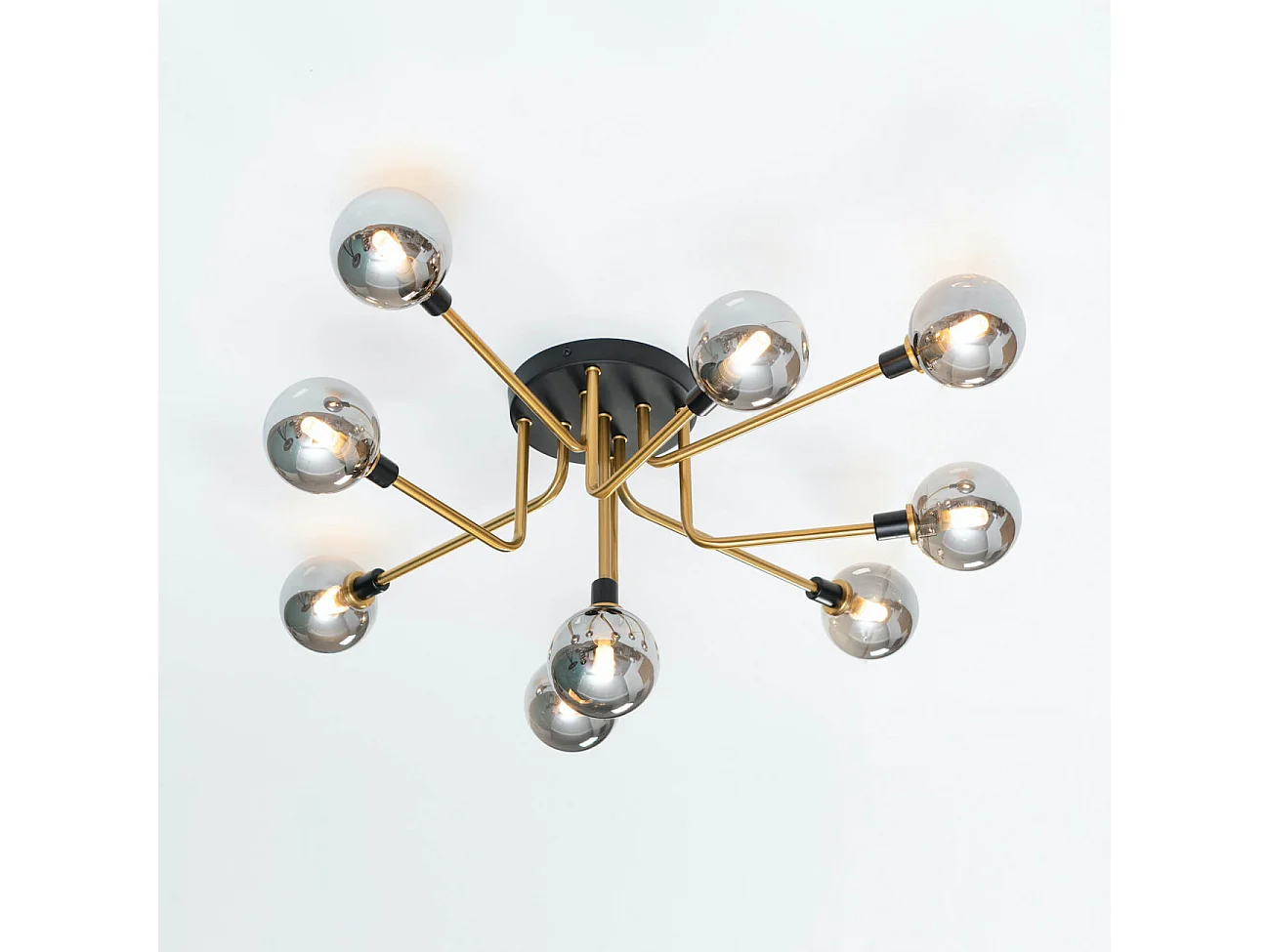 Plafonnier moderne noir et doré 9 boules en verre ambré - Merano