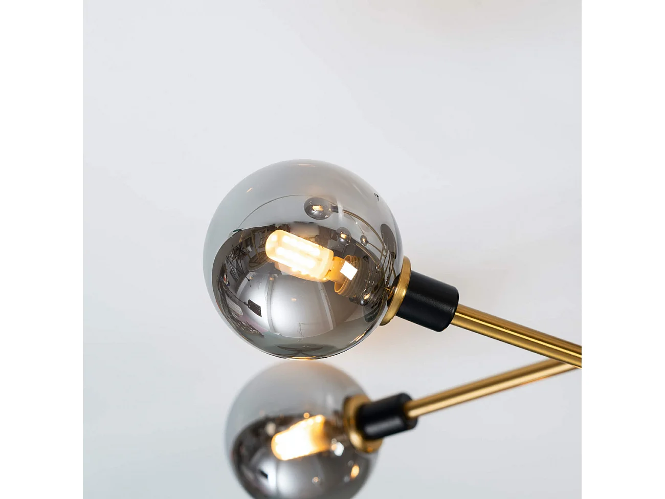 Plafonnier moderne noir et doré 9 boules en verre ambré - Merano