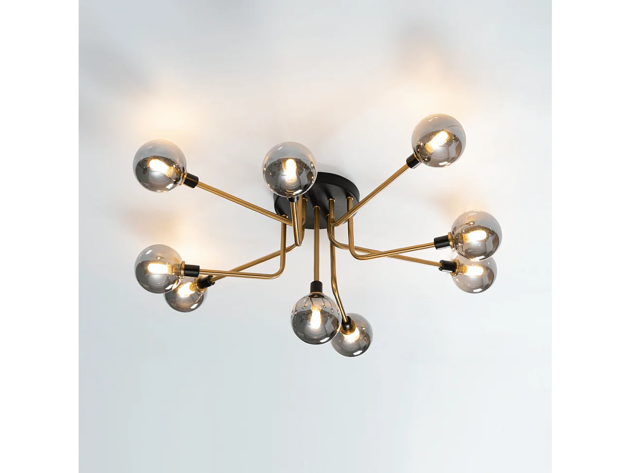 Plafonnier moderne noir et doré 9 boules en verre ambré - Merano