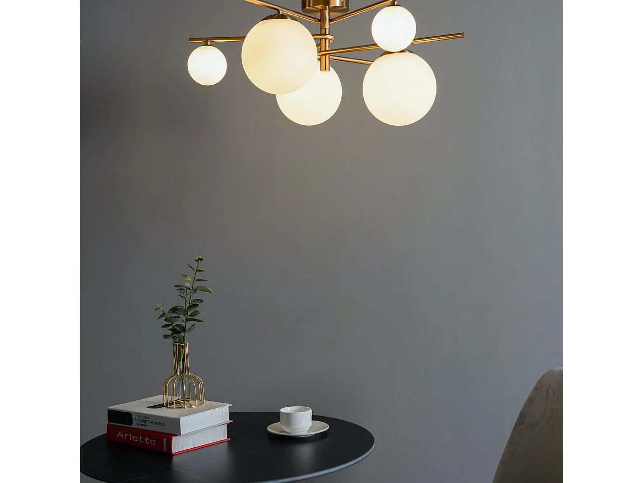 Plafonnier tendance doré et verre blanc - Belisto