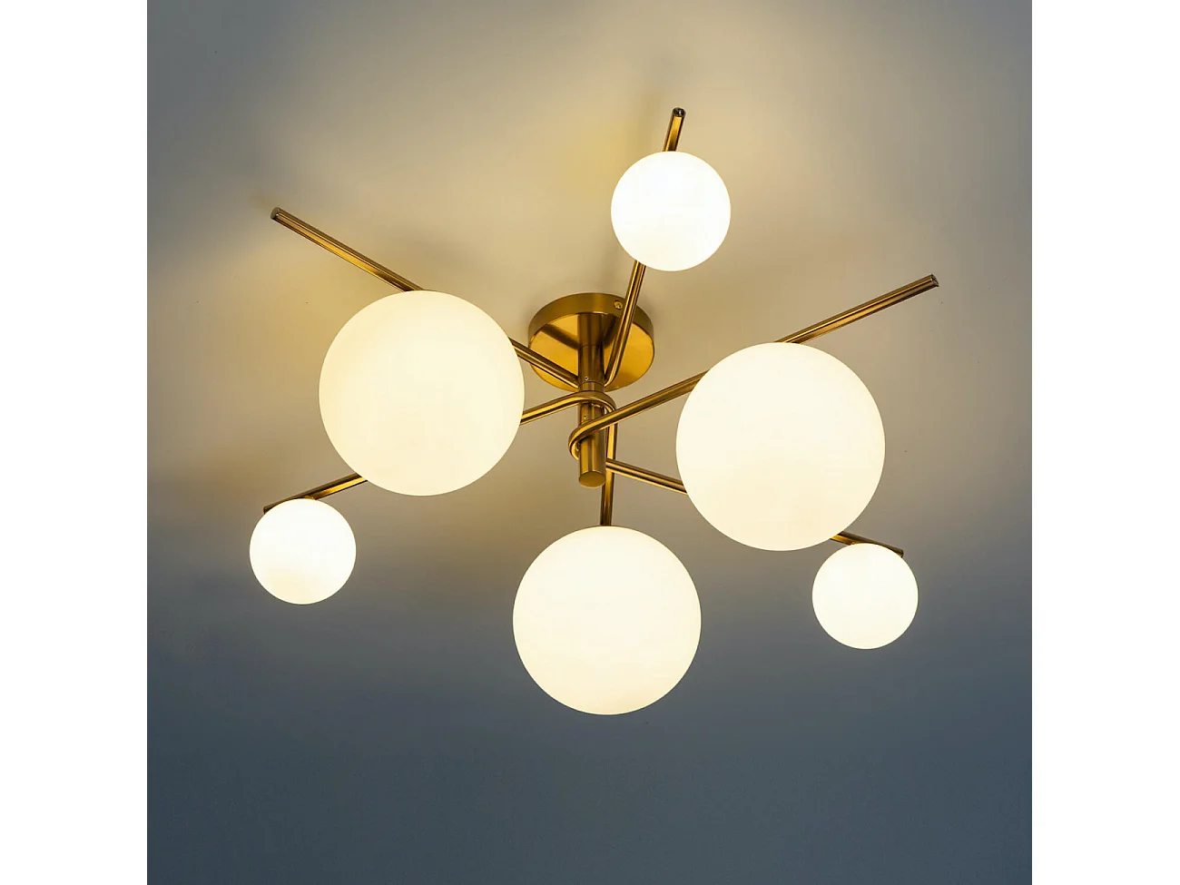 Plafonnier tendance doré et verre blanc - Belisto