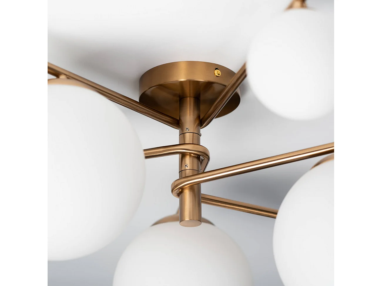 Plafonnier tendance doré et verre blanc - Belisto