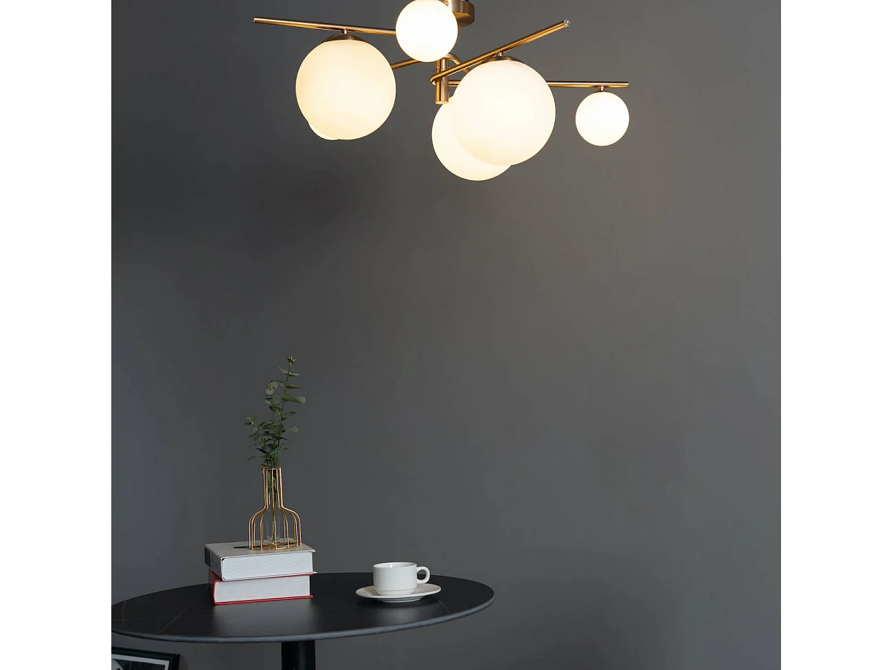 Plafonnier tendance doré et verre blanc - Belisto