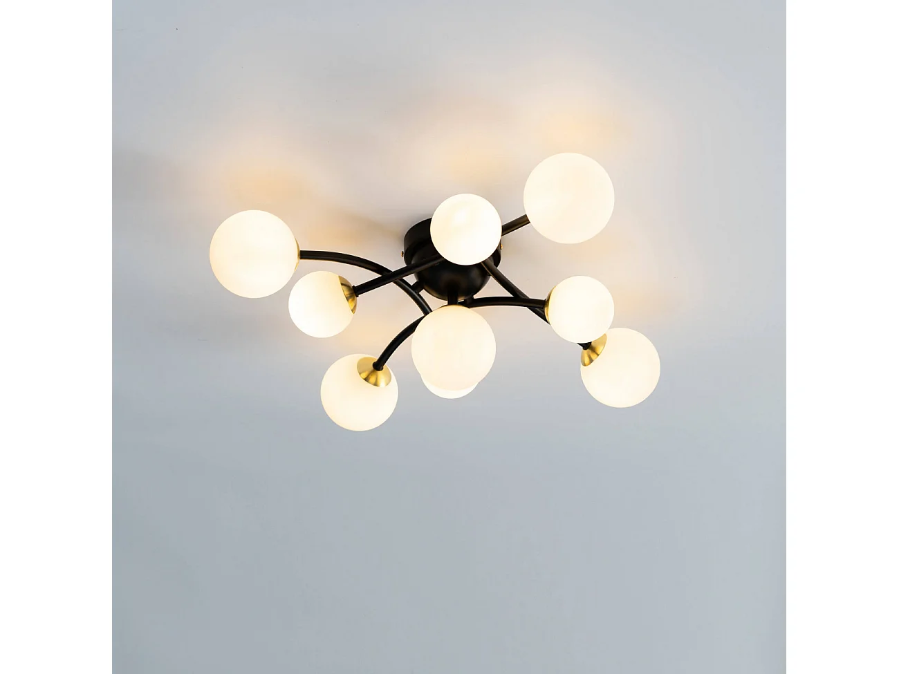 Plafonnier à bras courbés design noir 9 verres blancs - Azoria