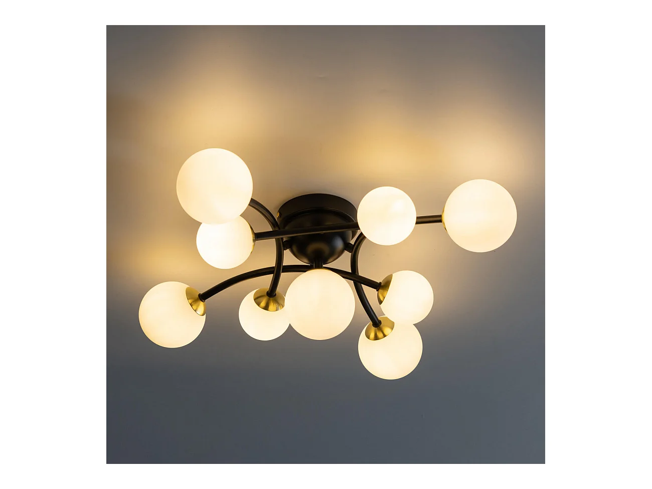 Plafonnier à bras courbés design noir 9 verres blancs - Azoria