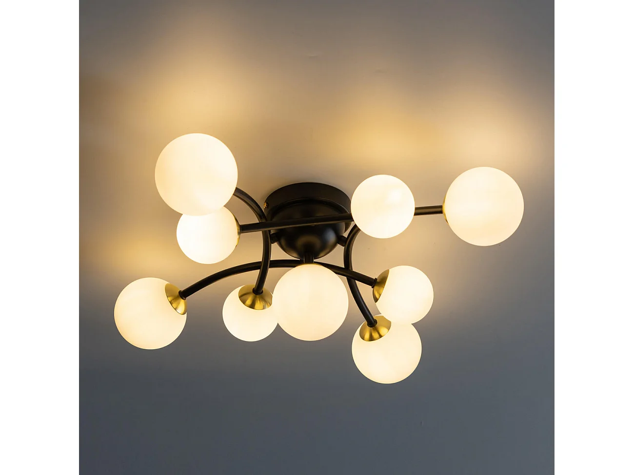 Plafonnier à bras courbés design noir 9 verres blancs - Azoria