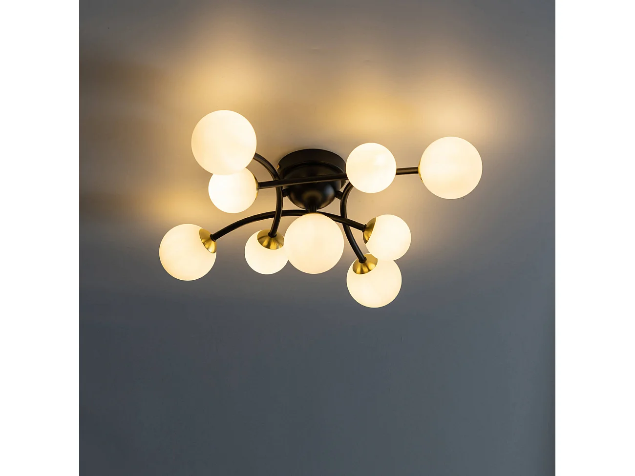 Plafonnier à bras courbés design noir 9 verres blancs - Azoria