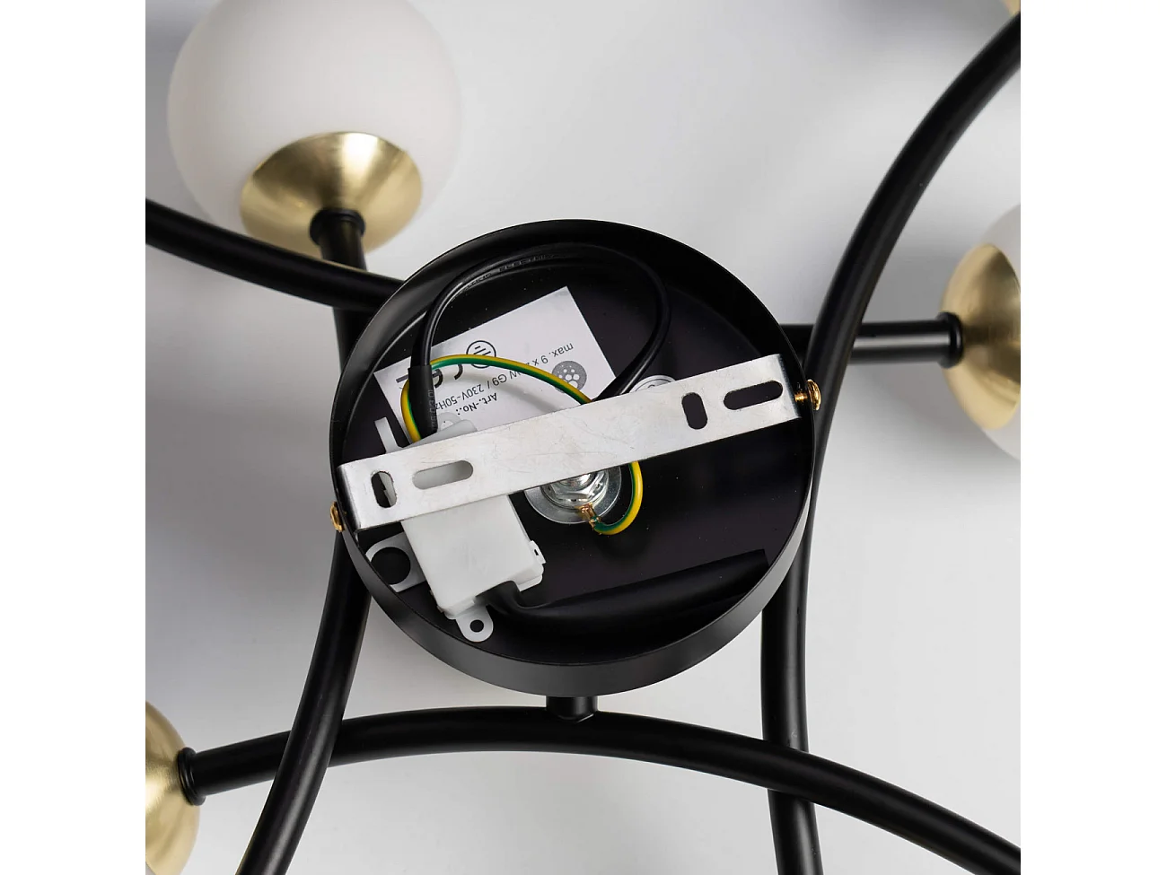 Plafonnier à bras courbés design noir 9 verres blancs - Azoria