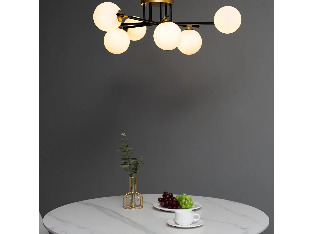 Plafonnier chaleureux noir et doré à 6 verres blancs - Mattina