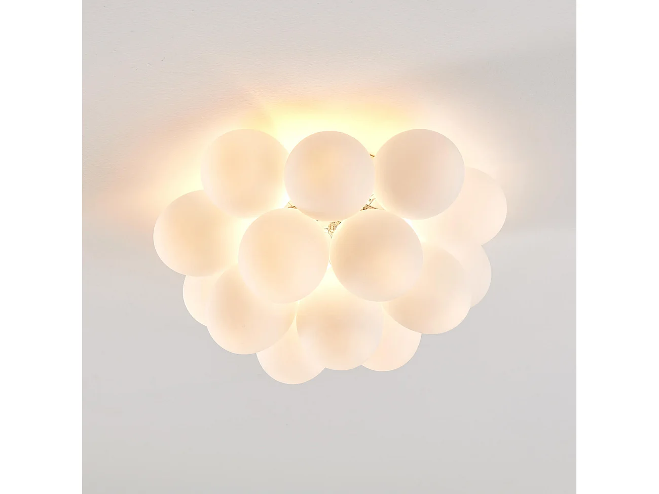 Plafonnier design grappe de 17 verres blancs - Bartali