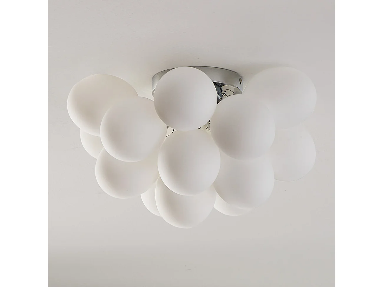 Plafonnier design grappe de 17 verres blancs - Bartali