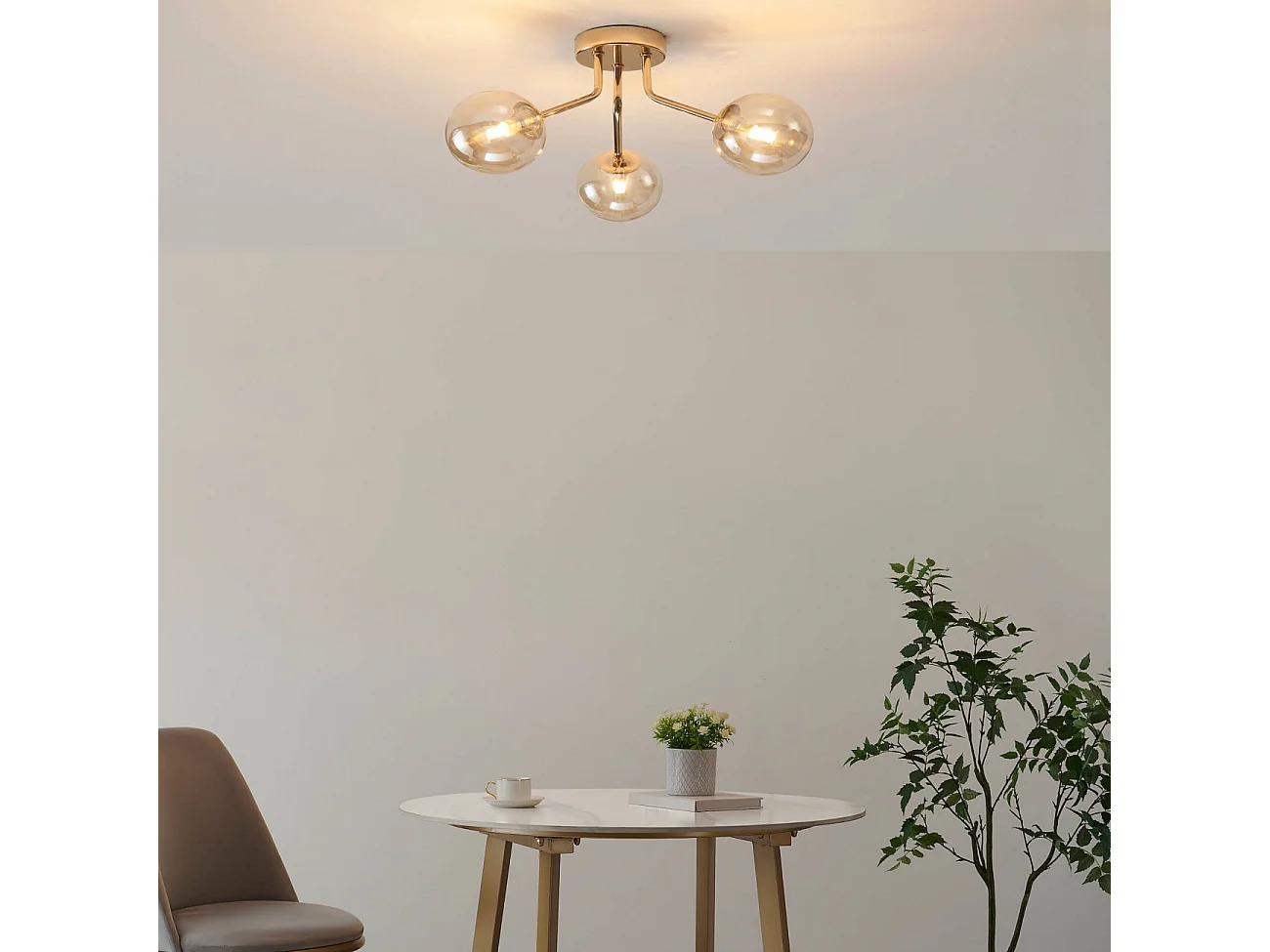 Plafonnier doré à 3 sphères en verre ambré - Ottavia