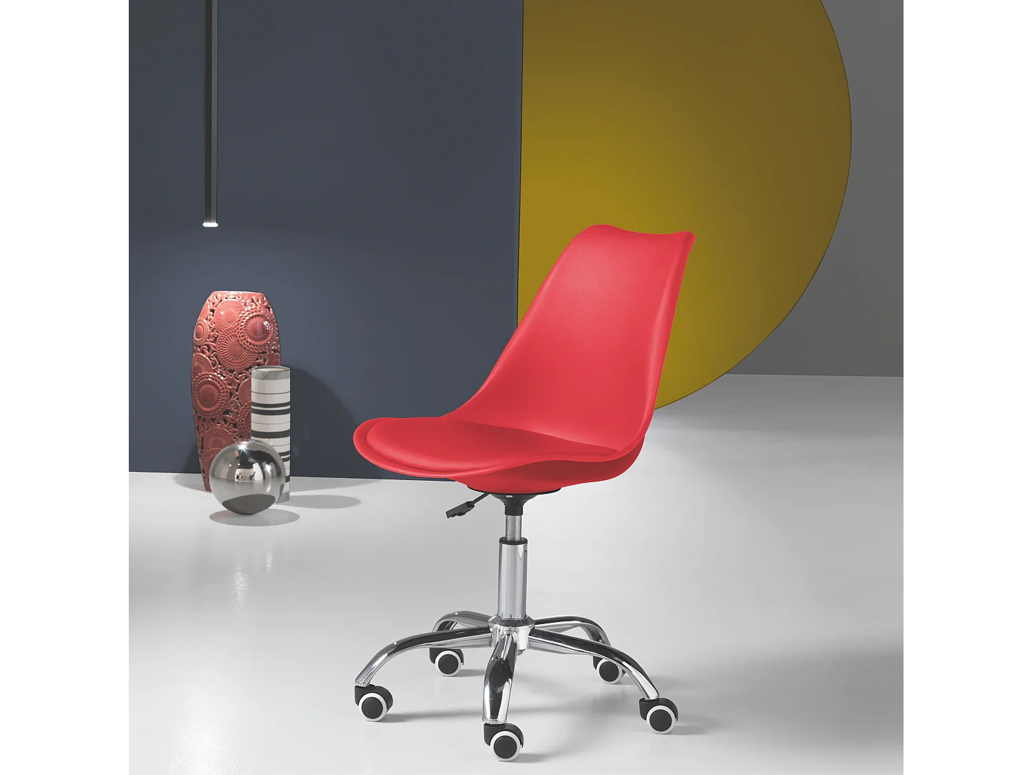 Weißer Bürodrehstuhl "Dorian" aus Polypropylen mit Sitz aus Kunstleder und verchromtem Metallgestell cm 49x47 82/96h