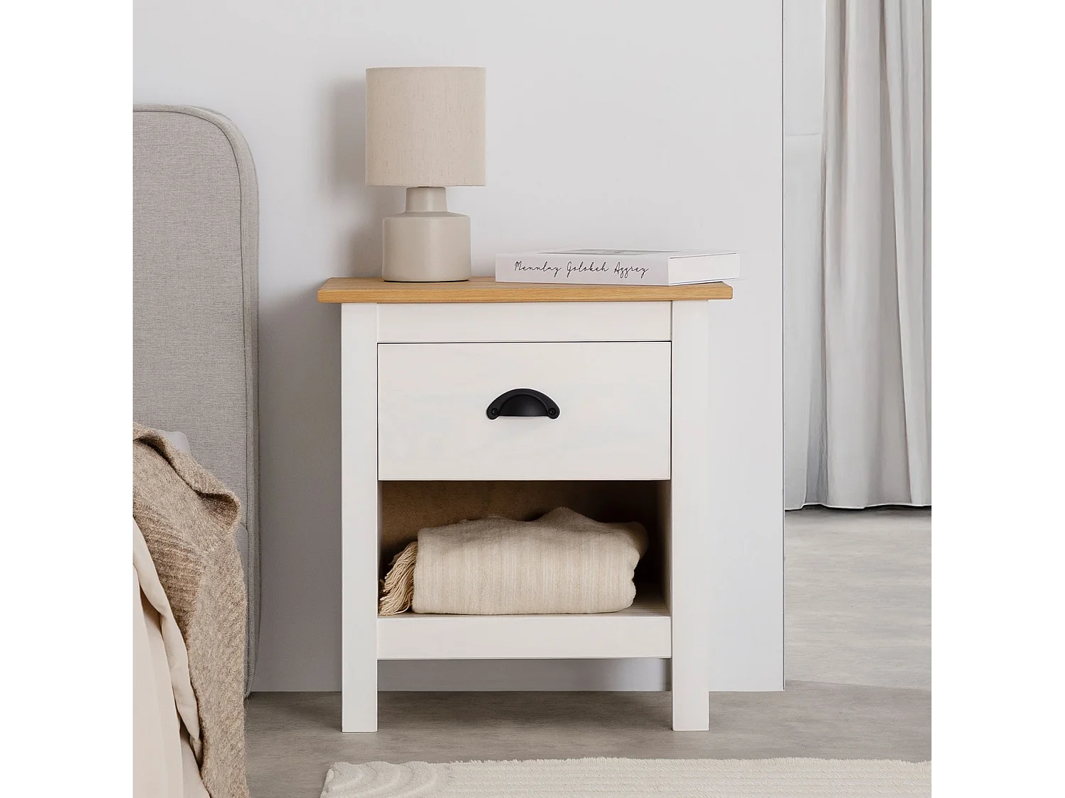 Table de chevet blanche TILLY H 50 cm en bois massif finition laquée avec 1 tiroir et 1 étagère table de nuit