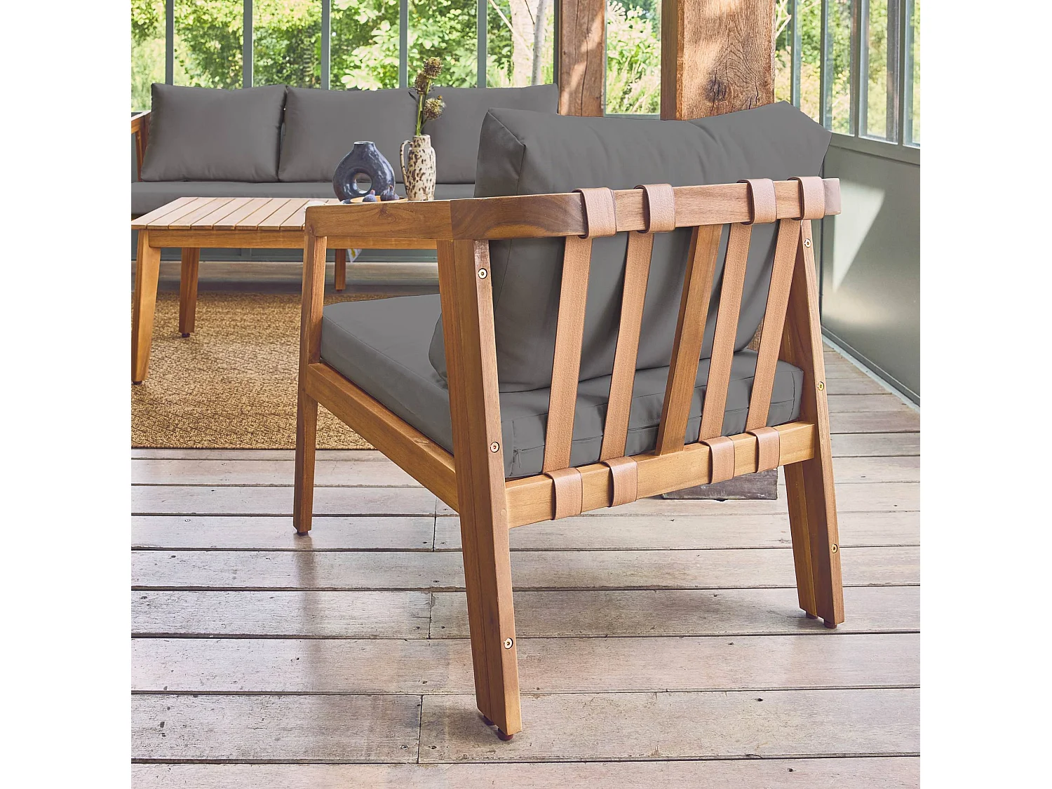 Salon de jardin gris 5 places bois d'acacia LOBERIA avec lanières effet cuir