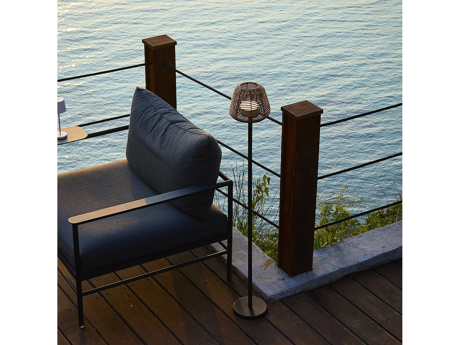 Lampadaire nomade BOHEME TALL Beige Poly rotin H120CM