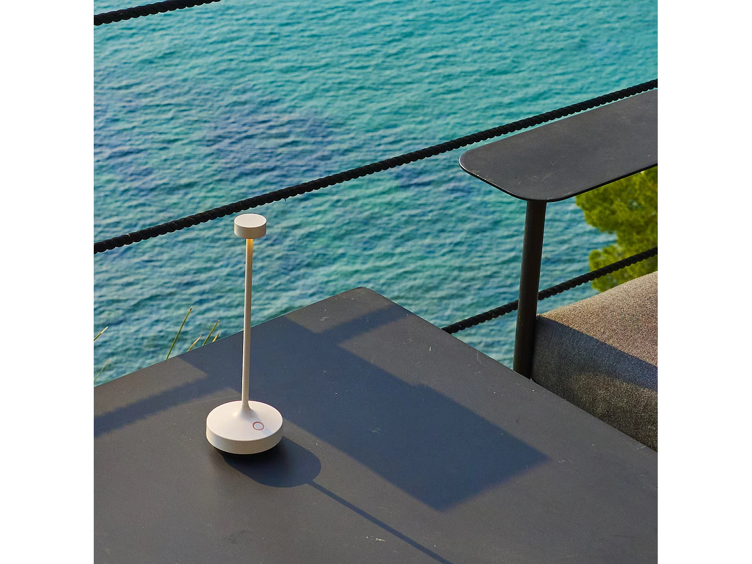 Lampe de table sans fil LED RUBY Blanc Aluminium H25cm