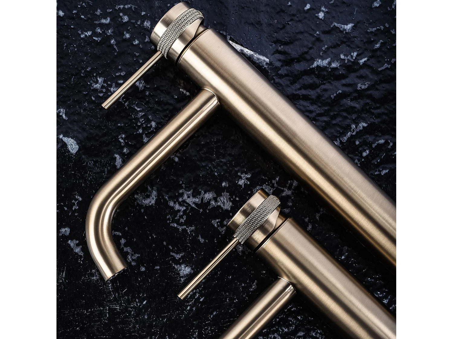 Robinet De Lavabo Rea Lungo Grip High Brush Gold