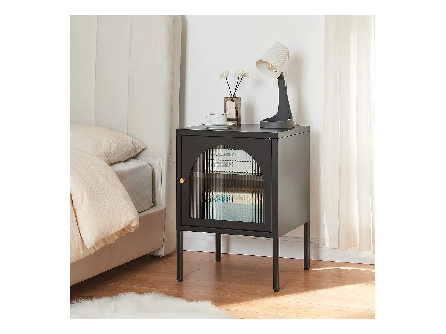 Table de chevet Karlskrona acier verre strié 60 x 43 x 40 cm noir mat [en.casa]