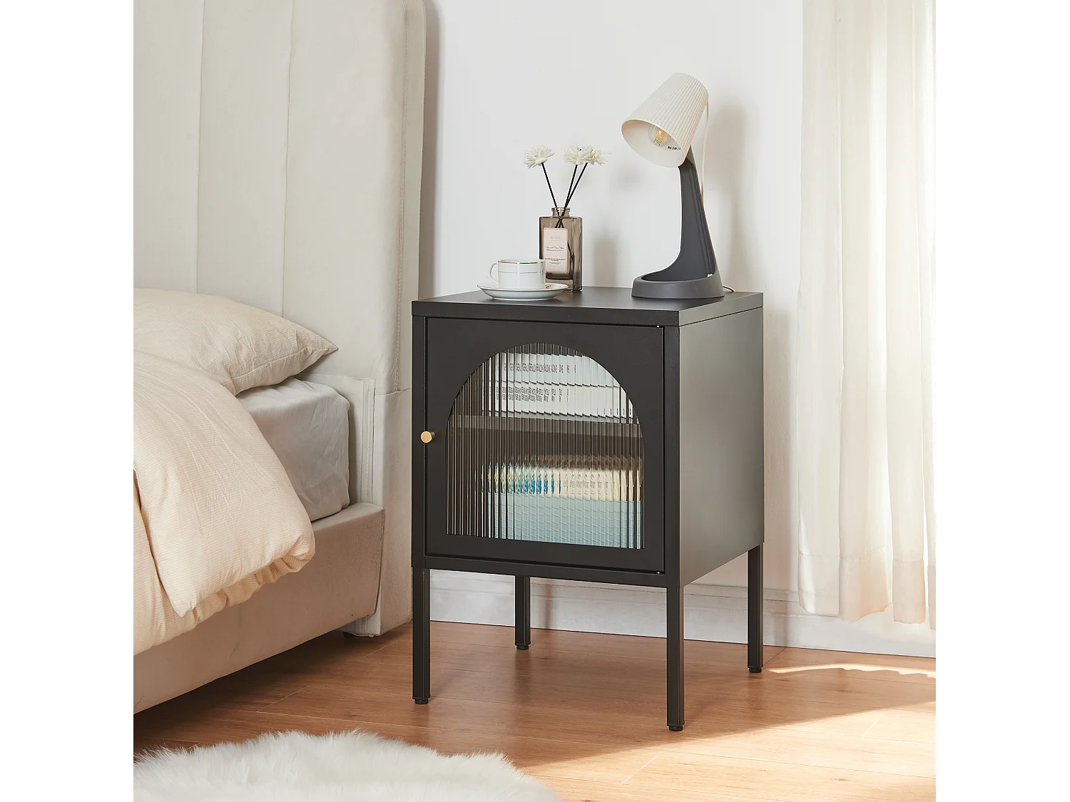 Table de chevet Karlskrona acier verre strié 60 x 43 x 40 cm noir mat [en.casa]