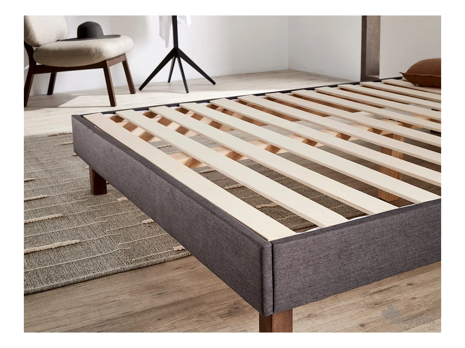 Base Tapizada Gris Con Patas | Medidas 180 x 200 | Base francesa Descansin | Lujo a tu Alcance