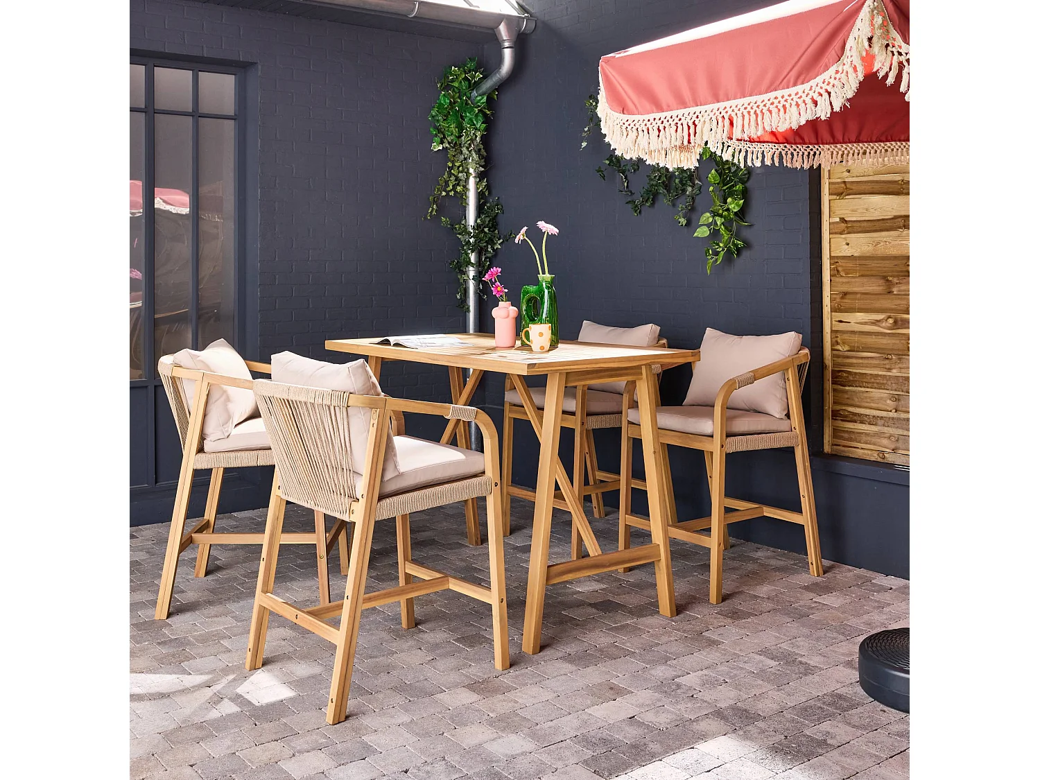 Tavolo da giardino alto in legno di acacia + 4 poltrone, marrone