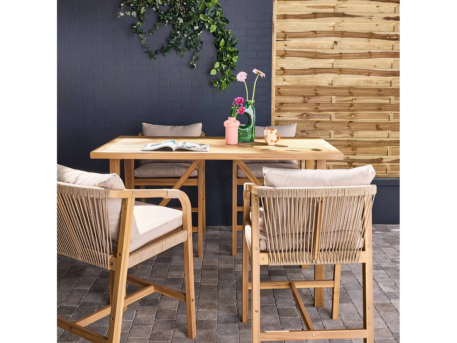 Tavolo da giardino alto in legno di acacia + 4 poltrone, marrone