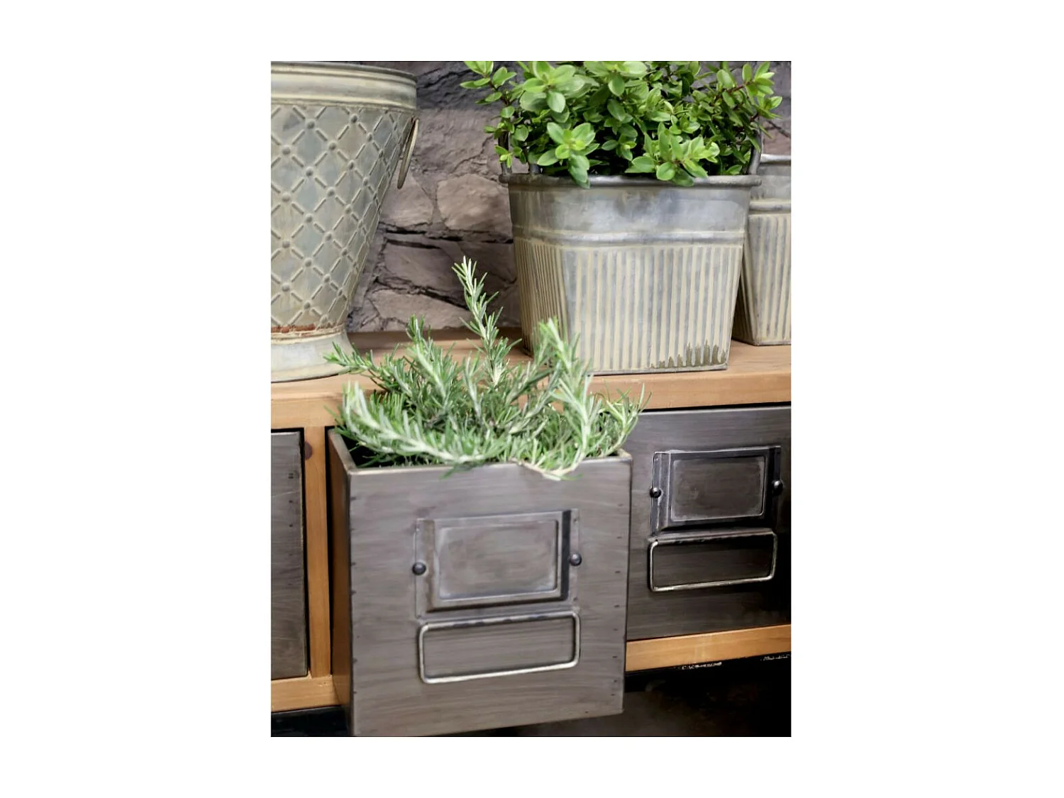 Meuble buffet en bois de sapin marron et zinc gris 133 x 32.5 x 77 cm