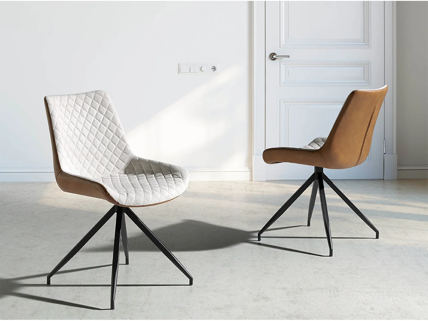 Chaise design pivotante en tissu beige et en simil cuir marron Morka - Lot de 2