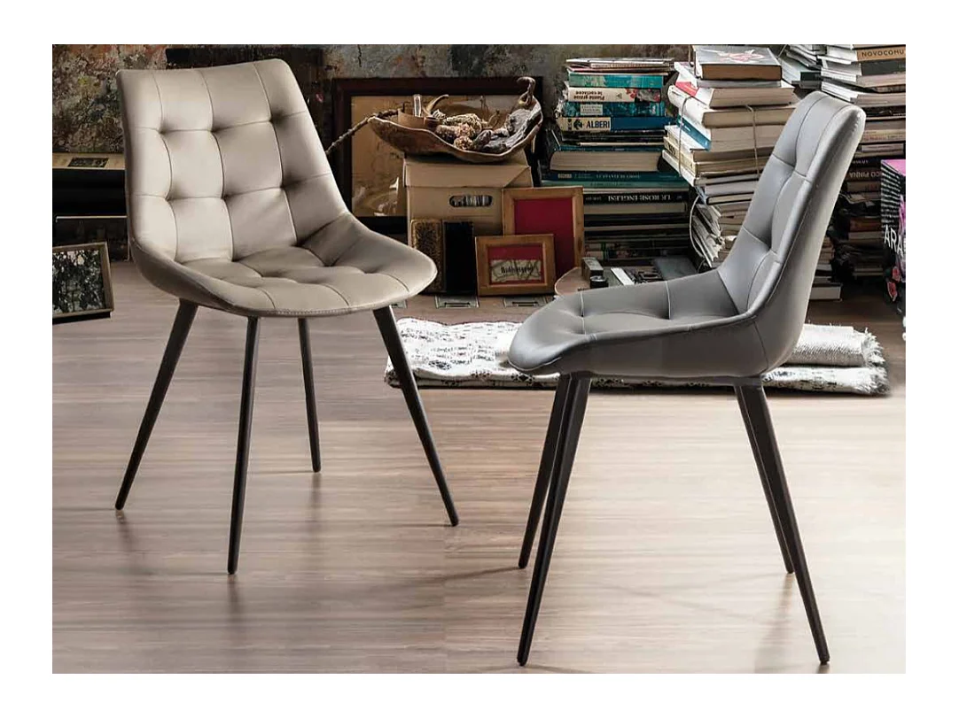 Chaise simili cuir capitonnée et pieds métal noir laqué Kozy - Lot de 2-Modéle Faux cuir gris