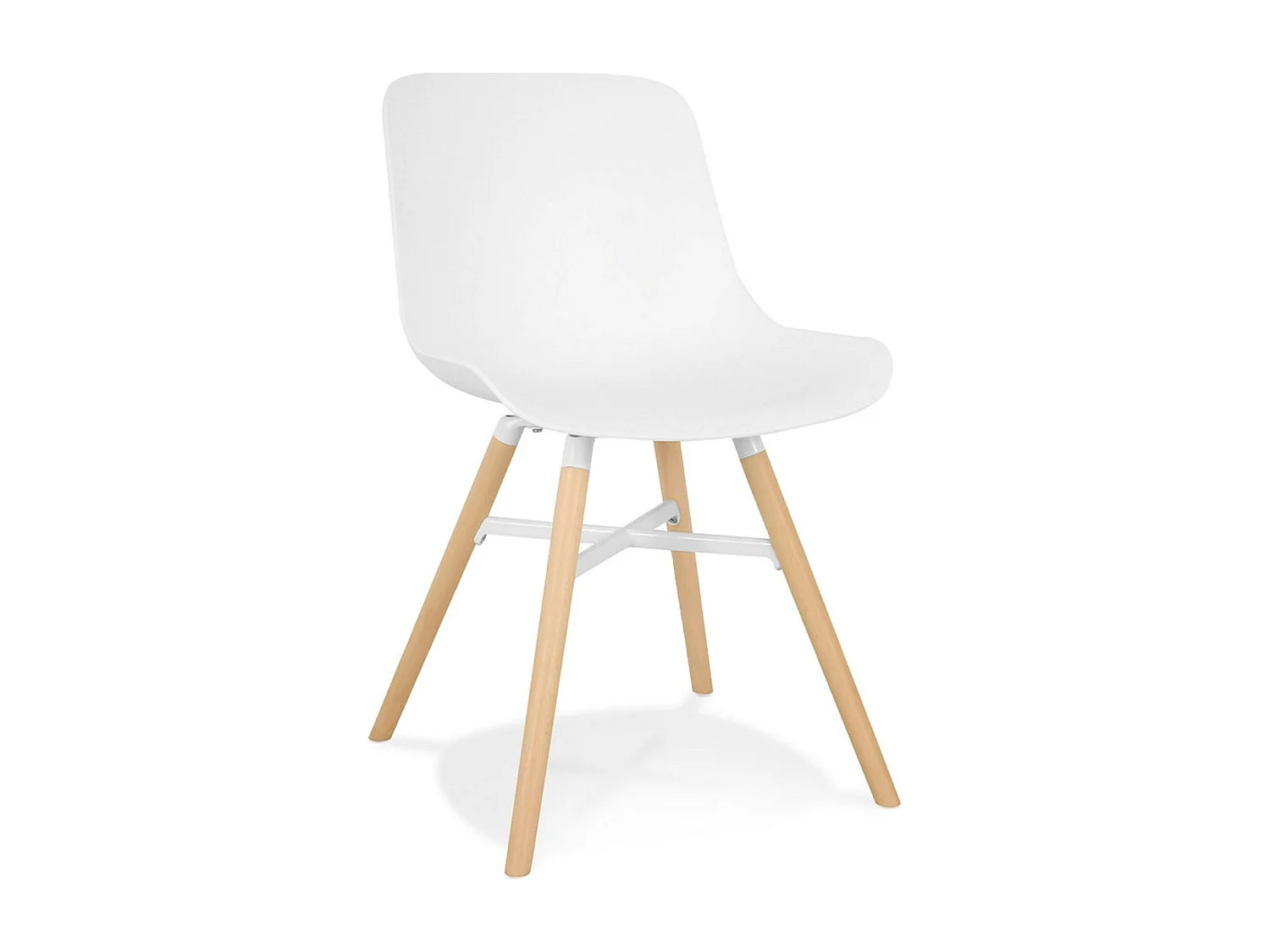 Chaise élégante blanche pour intérieur chic