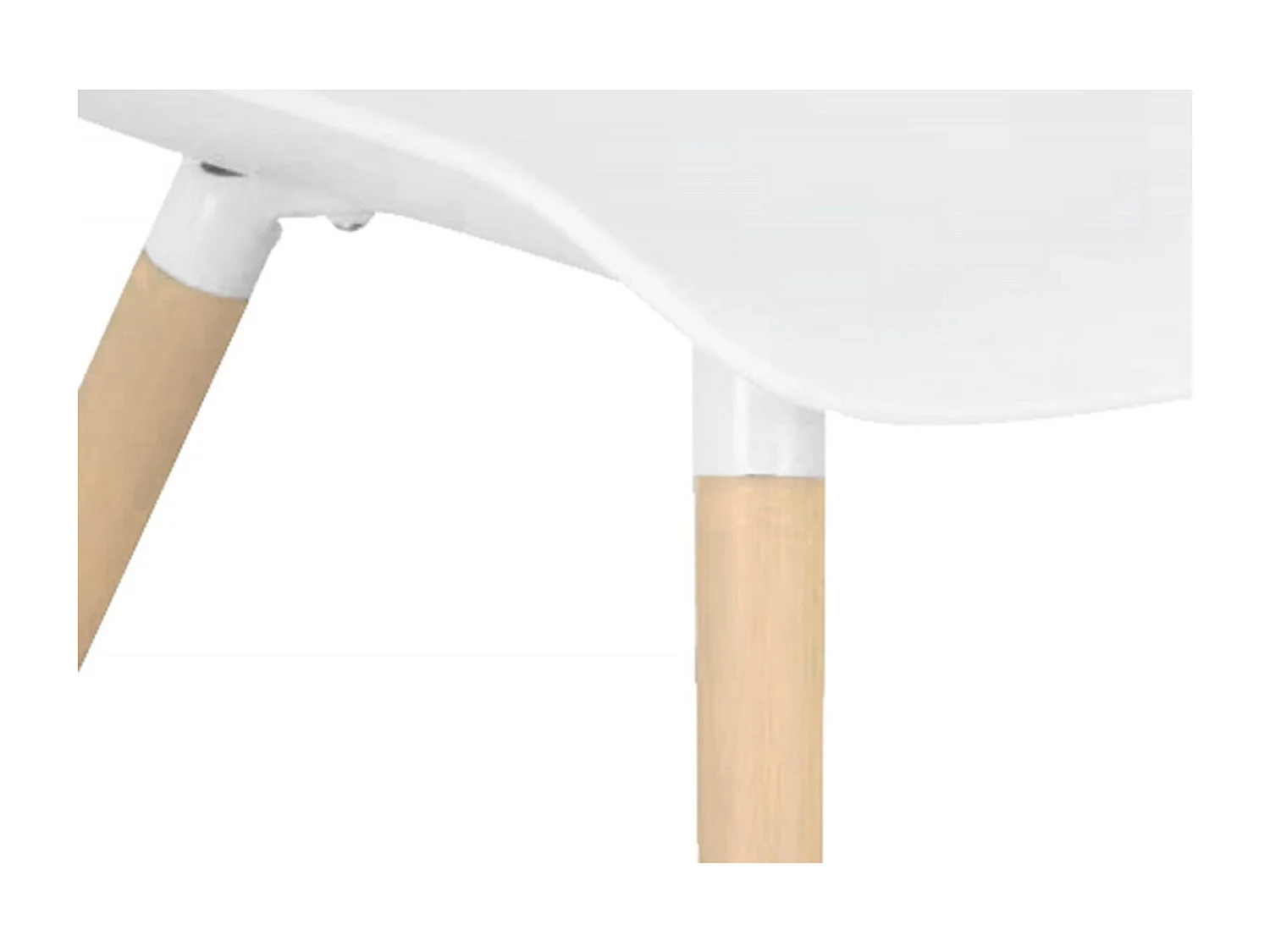 Chaise élégante blanche pour intérieur chic