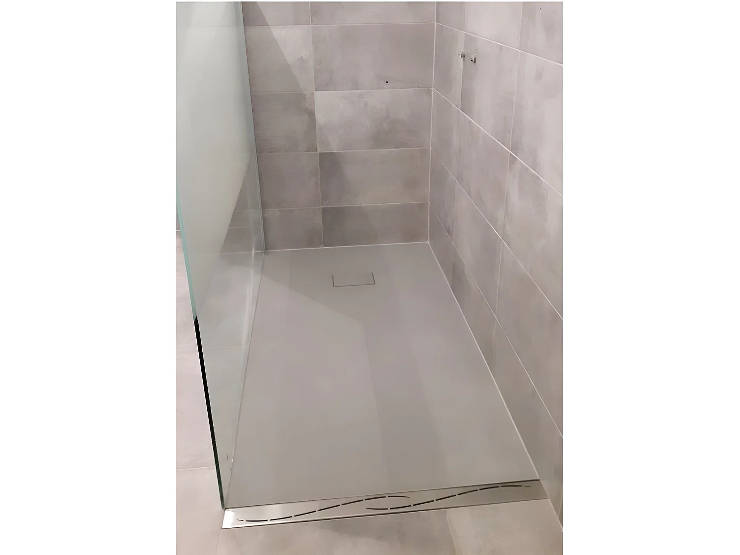 Receveur de douche 90 x 130 cm extra plat gris PIATTO en SoliCast® surface ardoisée