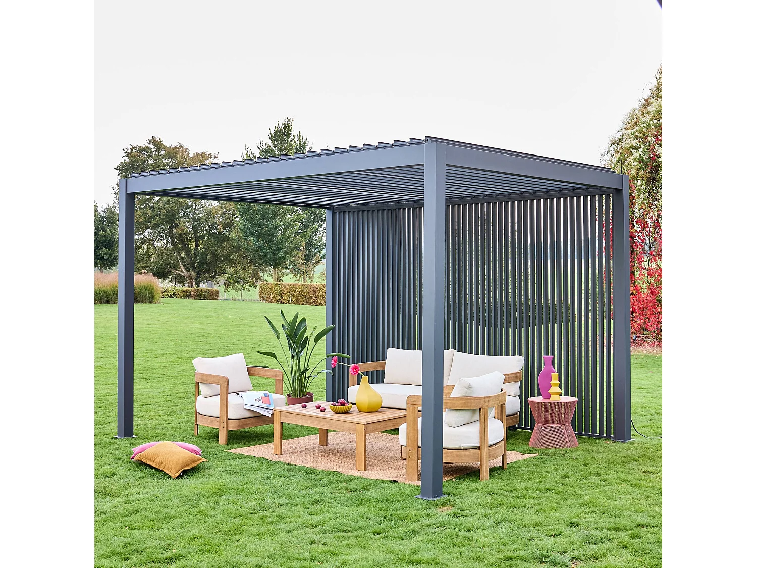 Pérgola bioclimática de aluminio 3x4m + 3 persianas verticales 1.3m