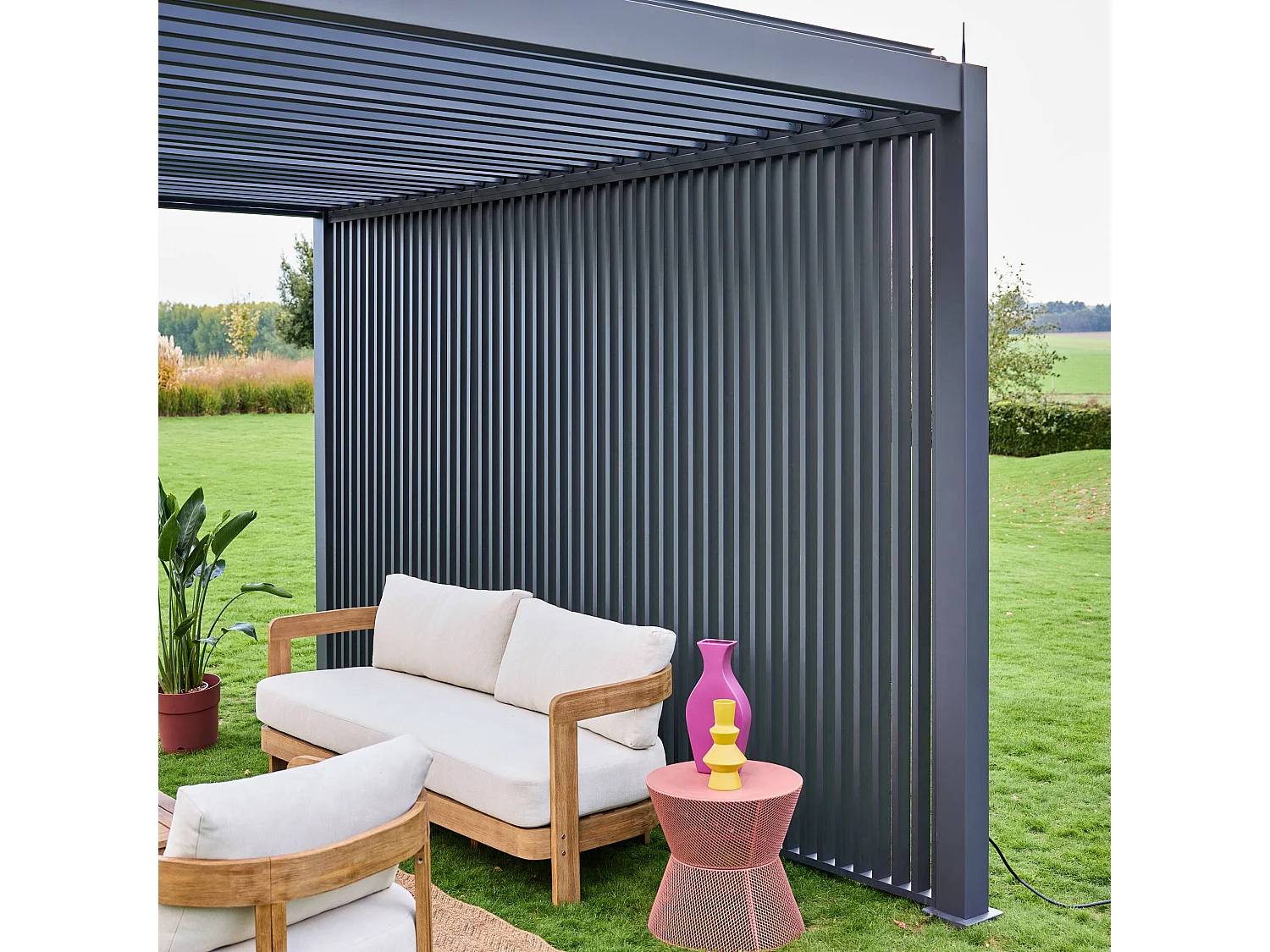 Pérgola bioclimática de aluminio 3x4m + 3 persianas verticales 1.3m