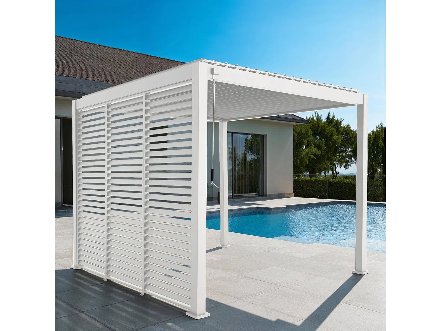 Pergola bioclimatique aluminium 3x3 m V2 lames orientables + 3 persiennes TRIOMPHE blanc