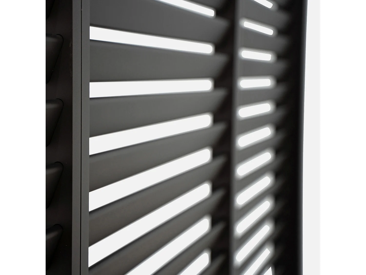 Pergola bioclimatique aluminium 3x3 m V2 lames orientables + 3 persiennes TRIOMPHE anthracite