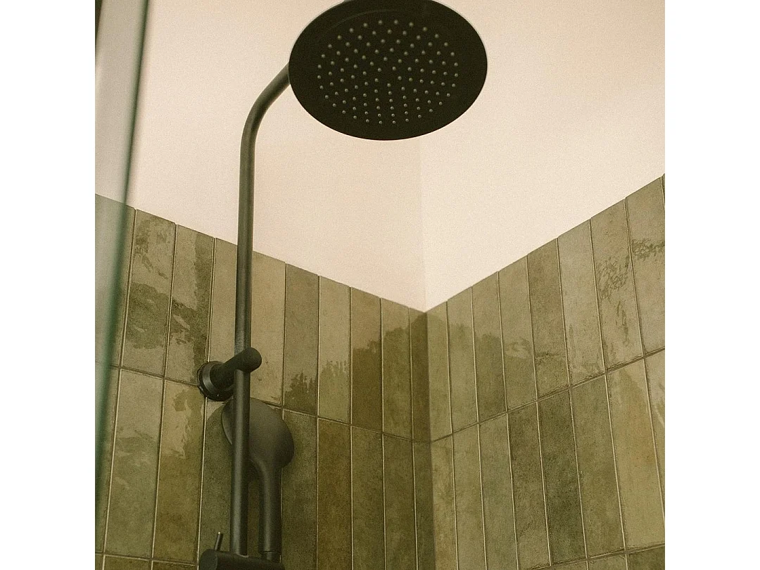 Essegoia columna de ducha termostática negro mate Essebagno