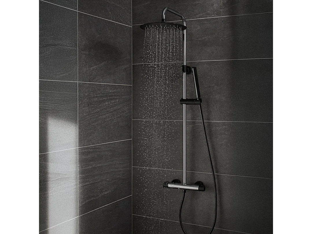 Colonna doccia Kissy in acciaio inox e nero con comando termostatico Essebagno