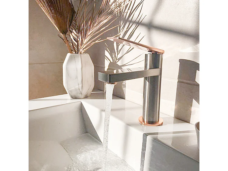 Allure Niedriger Waschtischmischer in Edelstahloptik und Roségold Essebagno